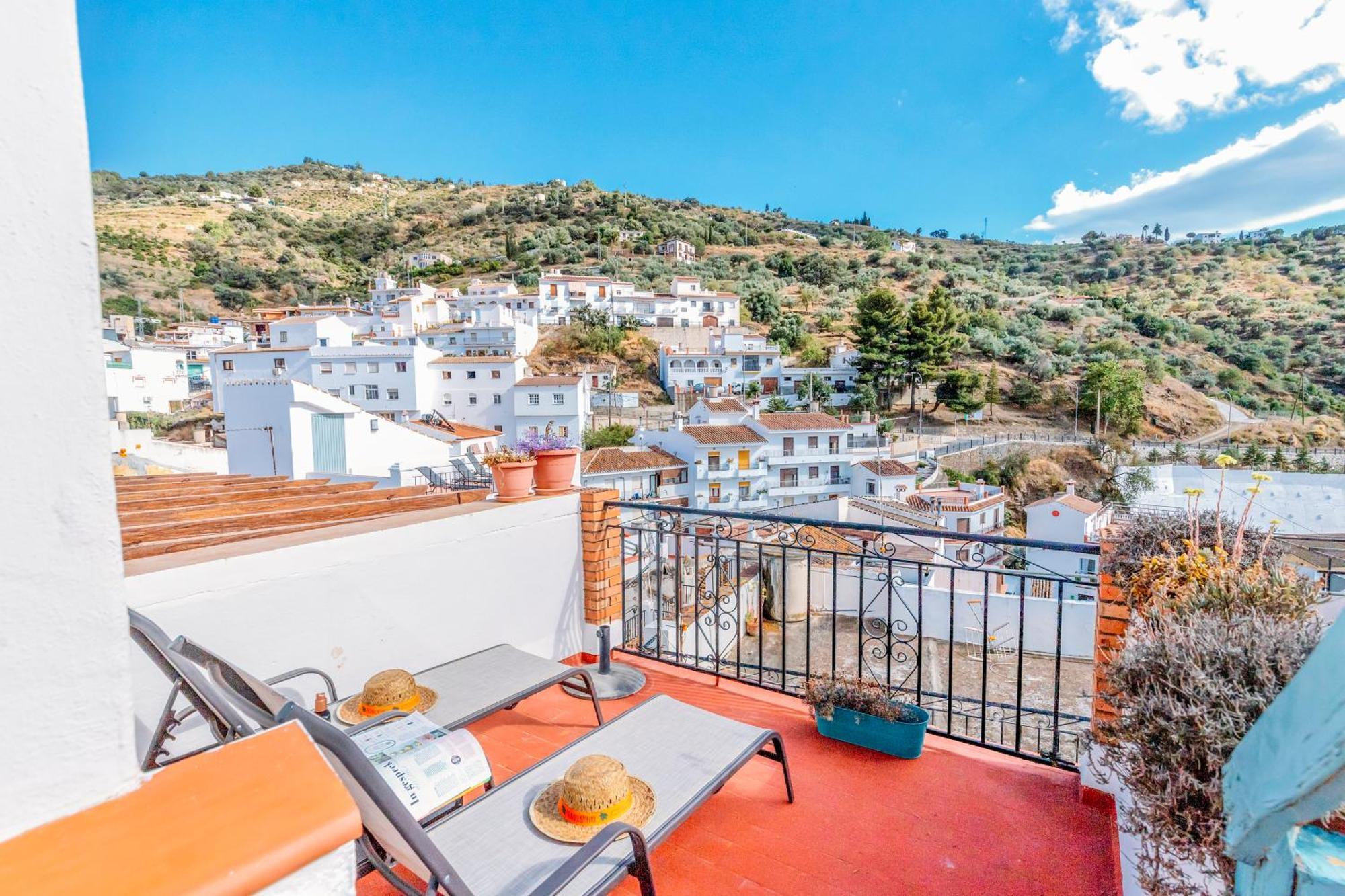 Casa De La Montana Apartments Sayalonga Eksteriør billede