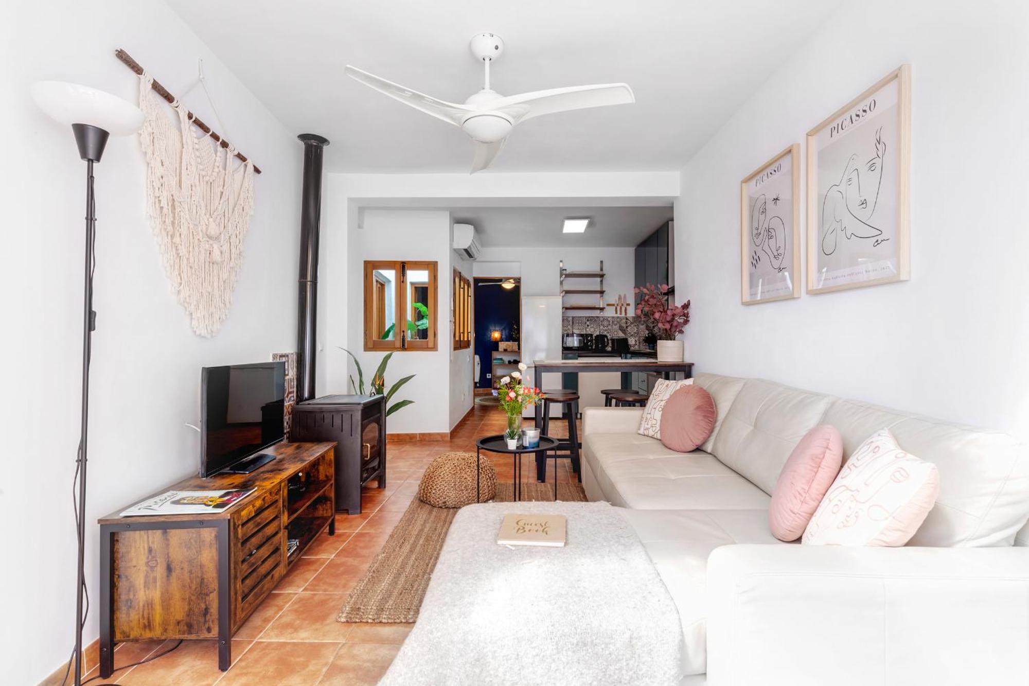 Casa De La Montana Apartments Sayalonga Eksteriør billede