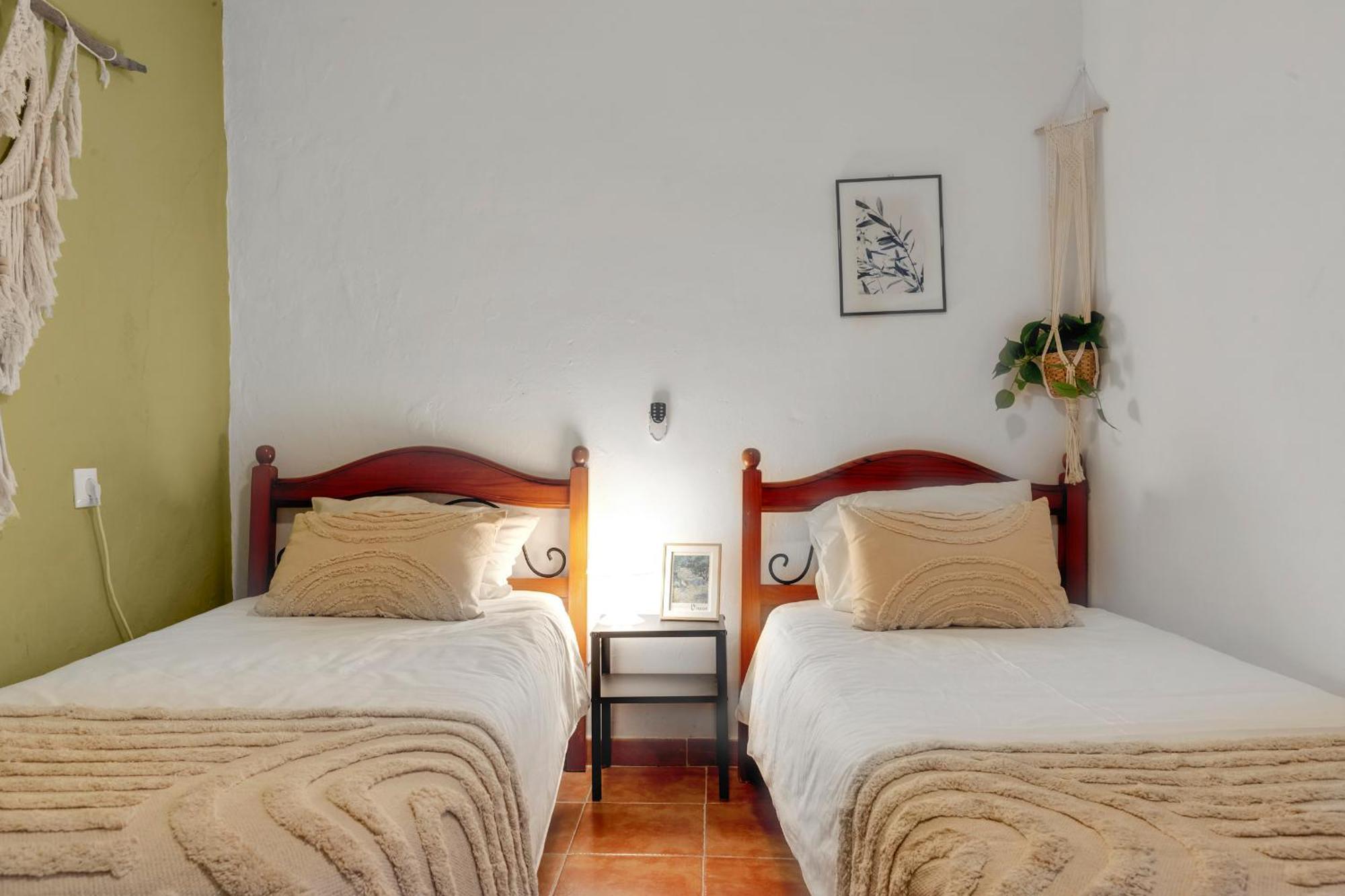 Casa De La Montana Apartments Sayalonga Eksteriør billede
