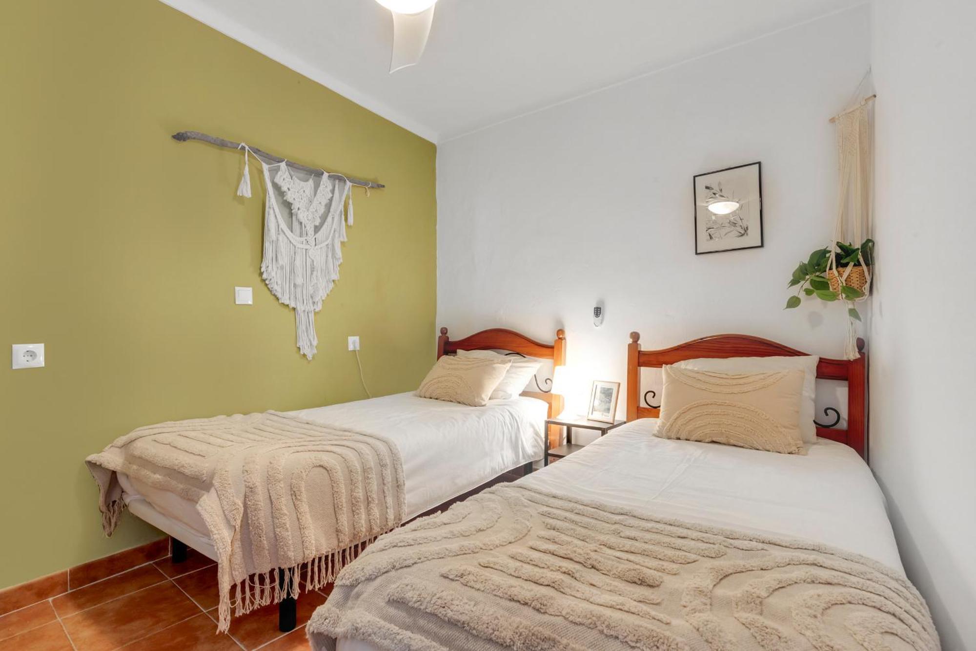 Casa De La Montana Apartments Sayalonga Eksteriør billede